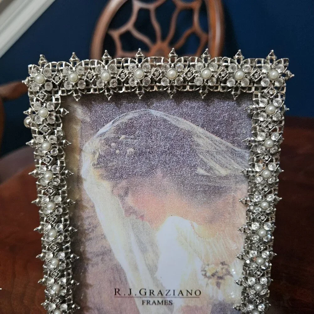 RARE VINTAGE RJ GRAZIANO SCROLL WEDDING SNOWFLAKE PEARL CRYSTAL PICTURE FRAME